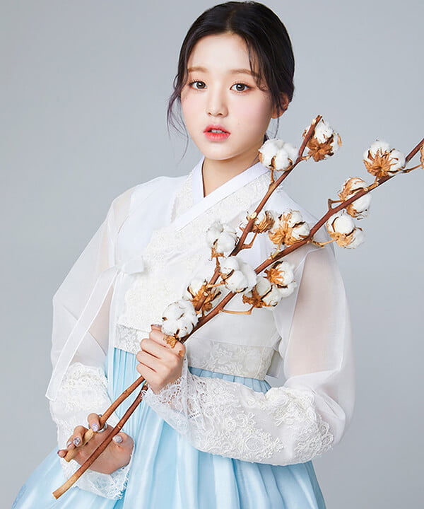 girl mặc hanbok cute