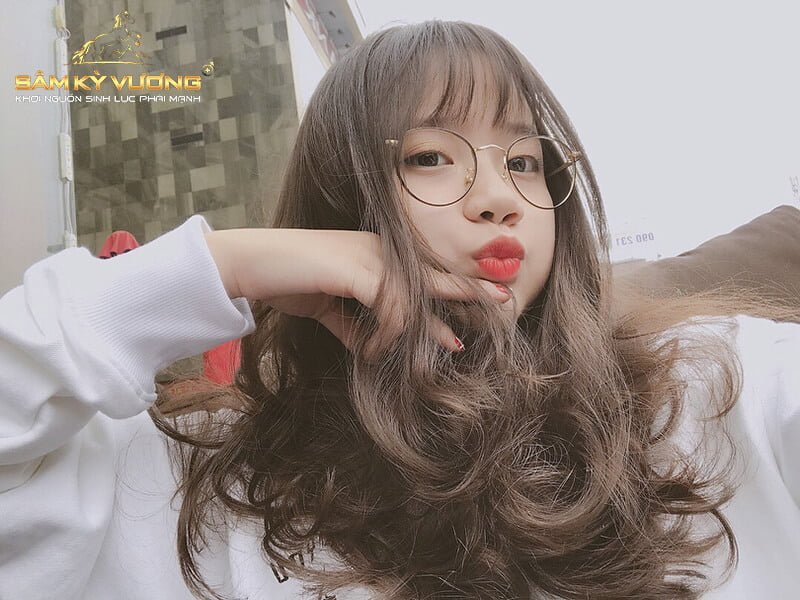 girl tóc dài đeo kính cute
